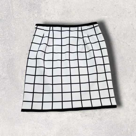 White house black market size 2 skirt - Picture 2 of 3